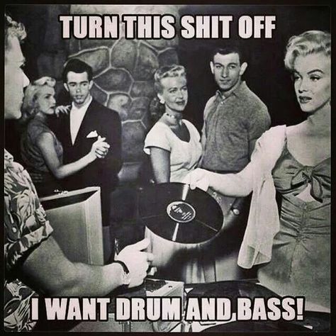 Drum and Bass Drum N Bass, Techno House, Queens Of The Stone Age, Drum Lessons, Techno Music, Norma Jean, Norma Jeane, Music Memes, Record Player