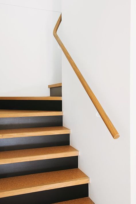 Even the stairs reflect the materials at the heart of the project with their blend of cork, timber, and black against a white backdrop. An Australian Renovation Gives New Life to Midcentury Style - Photo 10 of 15 Stair Tread Lights, Cork Staircase, Mcm Stairs, Cork Stairs, Wooden Stairs Ideas, Painting Wooden Stairs, Stairways Ideas, Australian Renovation, Black Handrail