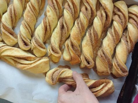 Highly digestible with sourdough, very popular with your family! We love this simple treat. Venison For Dinner, Bread Twists, Cinnamon Twist, Recipe Using Sourdough Starter, Sourdough Recipe, Sourdough Starter Discard Recipe, Cinnamon Twists, Homemade Sourdough Bread, Sourdough Starter Recipe