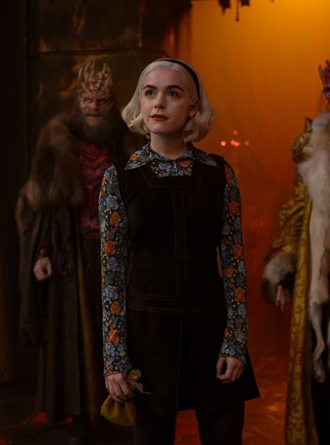 Sabrina Spellman Outfit, Sabrina Spellman Style, Sabrina Cast, Sabrina Witch, Chilling Adventures Of Sabrina, Estilo Hippy, Kiernan Shipka, Sabrina Spellman, Witch Fashion