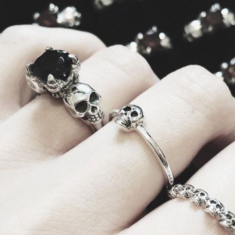 Gothic Wedding Rings, Skull Wedding Ring, Gothic Engagement Ring, Skull Engagement Ring, Skull Rings, Yennefer Of Vengerberg, Bellatrix Lestrange, Black Gold Jewelry, Goth Jewelry