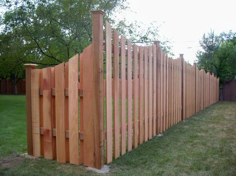 Transitioning 6ft privacy fence to 4ft privacy fence | Scalloped ... 6ft To 4ft Fence Transition, Tall To Short Fence Transition, 6ft Fence Ideas, Fence Transition, Backyard Privacy Fence, Wood Picket Fence, Wooden Fence Panels, Fence Design Ideas, Picket Fence Panels