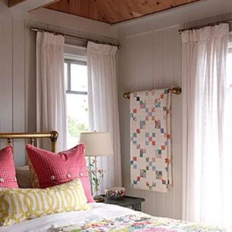 Country Cottage Living, Sarah Richardson Design, Quilt Display, Sarah Richardson, Cottage Bedroom, Small Cottage, White Cottage, Country Bedroom, Aesthetic Bedroom