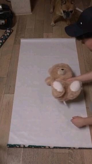 Unique Gift Wrapping Ideas, Teddy Drawing, Christmas Gift Wrapping Diy, Pretty Gift Wrapping Ideas, Baby Crafts Diy, Packing Hacks Clothes, Teddy Bear Gifts, Gift Wrapping Inspiration, Gift Wrapping Ideas