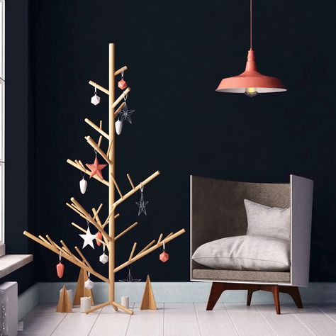 Minimalist Trees: Best Minimal Christmas Tree Ideas Minimal Christmas Tree, Christmas Tree And Fireplace, Simple Tree, Birch Branches, Minimalist Christmas Tree, Scandi Christmas, Minimal Christmas, Alternative Christmas Tree, Silhouette Christmas