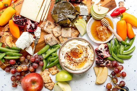 RECIPES: Try a grazing board for a laid-back Rosh Hashanah feast Apple Chips Dehydrator, Make Your Own Crackers, Rosh Hashanah Recipes, Grazing Board, Apple Chips, Whipped Feta, Styling A Buffet, Jewish Recipes, Rosh Hashanah