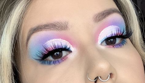 Cotton candy eye makeup using JSC jawbreaker palette - shades virgin, bubblegum, gumdrop, and brain freeze - IG: @kendallsinclairrr Cotton Candy Eyeshadow, Cotton Candy Makeup, Candy Makeup, Work Makeup, Makeup Challenges, Make Up Ideas, Pinterest Makeup, Eye Makeup Designs, Colorful Eye Makeup