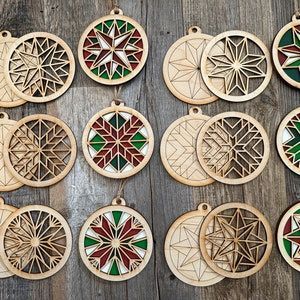 Make/paint your own beautiful barn Quilt ornaments Each kit contains: Six four inch in diameter (six different patterns) each has a base with etching to help paint the patterns and then a laser cut cutout of the pattern Two fine tipped paintbrushes Two flat paintbrushes Your choice of five paint colors- see last photo for options wood glue six strands of jute twine for hanging instructions/tips sheet All of this packaged and wrapped in a box!! Availability of paint colors may change 📞 If you w Wood Laser Gifts, Wood Laser Engraving Machine, Laser Ornaments, Diy Barn Quilt, Ornaments Painting, Quilt Ornaments, Laser Cut Wood Jewelry, Craft Nights, Make Paint