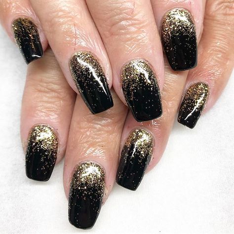 Black To Gold Ombre Nails, Christmas Nails Gold And Black, Black Nails With Gold Sparkles, Black And Gold Dipped Nails, Gold Black Nails Ideas, Black Nails With Gold Glitter Ombre, Nails Black Gold Glitter, Black And Gold Ombré Nails, Black And Gold French Tip Nails Short