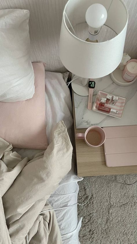 Minimalist Girly Bedroom, Pink Pilates Room, Pink Minimalist Room, Wellness Bedroom, Girly Room, Room Deco, Dreamy Room, Dream Room Inspiration, Pink Room