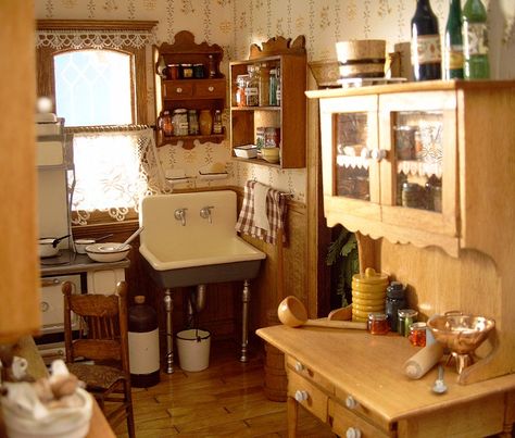 Dollhouse Number 8 - The Beacon Hill Victorian Dollhouse Interior Ideas, Dollhouse Room Ideas, Beacon Hill Dollhouse, Dollhouse Kitchens, Dollhouse Rooms, Kitchen Dollhouse, Dollhouse Interiors, Victorian Dollhouse, Dolls House Interiors