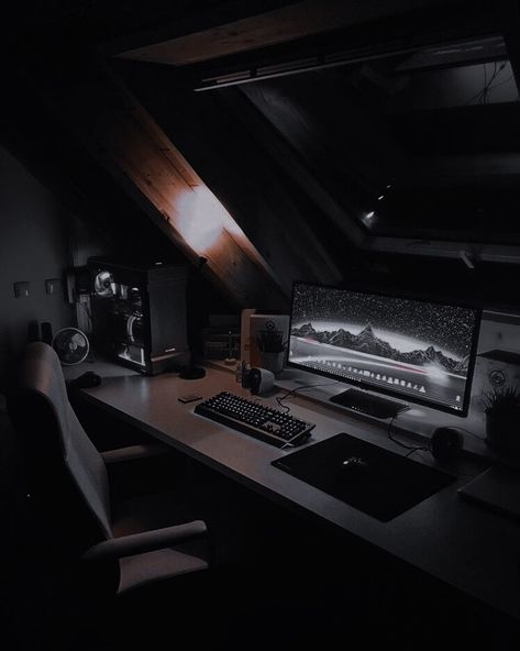 Gaming Set Up Aesthetic Dark, Bussines Astethic, Dark Gaming Setup, Aesthetic Gamer Room, Small Game Room Design, Dark Setup, Gamer Room Design, Room Decor Gaming, Black Home Office