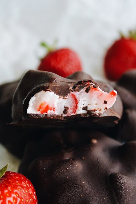 Hello easy, no-bake, super delicious summer dessert! These Chocolate Covered Yogurt Bites are made with just 3 ingredients and take basically no cooking skills. Perfect cool treat for summer! Chocolate Covered Yogurt, Yogurt Bites, No Cooking, Vanilla Yogurt, Summer Dessert, Cooking Skills, Easy Chocolate, Summer Desserts, Gluten Free Vegetarian