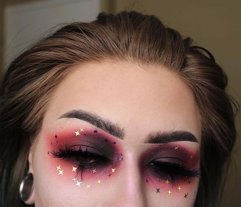 Bold Eye Makeup Looks, Stars Makeup, Make Up Designs, Star Eyes, Day Day, Edgy Makeup, How To Apply Eyeliner, Kesha, Eye Makeup Tips