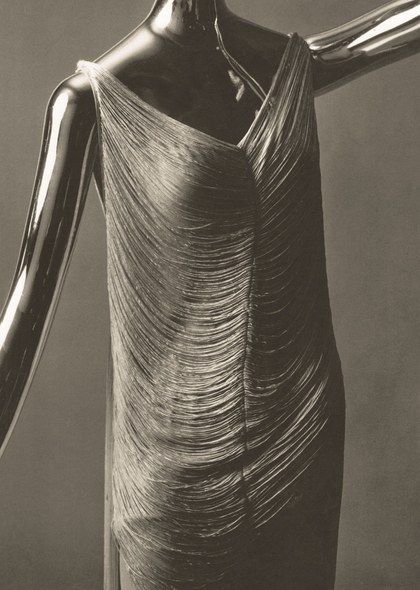 “If a woman smiles, her dress must also smile”—or so insisted French designer Madeleine Vionnet, the trailblazing couturier who revolutionized 20th-century women’s clothing with bias-cut gowns and intricately draped frocks. Born to a modest family in a town just outside Paris, Vionnet began her career as an 11-year-old seamstress and continued her education as a linen maid in a psychiatric hospital. After working her way through several design houses, she finally opened her own in Paris in 1... Vionett Dress, Madeline Vionnet, Layers Clothes, Madame Vionnet, Style Année 20, Strange Days, 20th Century Women, Madeleine Vionnet, 1930's Fashion