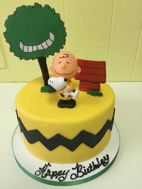 Charlie Brown Birthday Cake, Charlie Brown First Birthday, Charlie Brown Cake Ideas, Charlie Brown Smash Cake, Charlie Brown Cake, Snoopy Cake Birthdays, Brown Birthday Cake, Peanuts Birthday Cake, Charlie Brown Birthday