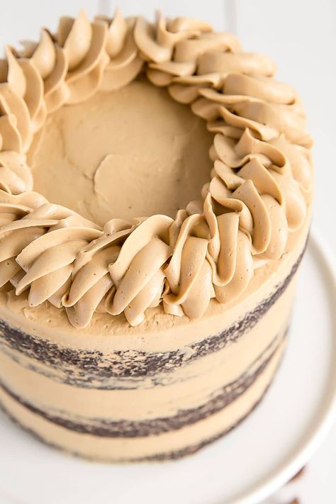 Chocolate Cake with peanut butter frosting. Decorative rope border on top. Cake Peanut Butter, Chocolate Candy Cake, Nursing Cake, Inside Cake, Chocolate Candy Recipes, Chocolate Peanut Butter Cake, Cake Frosting Recipe, Rope Border, Butter Icing