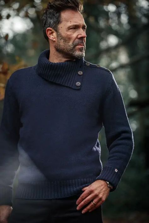 Stylish outfits for men over 50: expand your closet 45 ideas - Fall Update 2024 Yacht Outfit For Men, Fashion After 50, Stylish Outfits For Men, Sailing Style, Yacht Outfit, Sailing Fashion, Older Mens Fashion, Business Casual Dress Code, Spring Attire