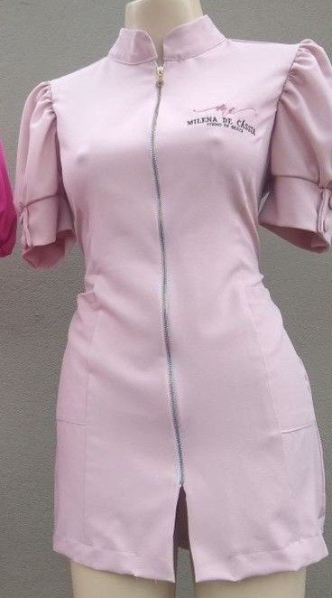 Beauty Salon Uniform, Beauty Salon Uniform Ideas, Studio Lash, Beauty Shop Decor, Salon Uniform, Pink Salon, Beauty Room Salon, Medical Scrubs Outfit, Lash Designer