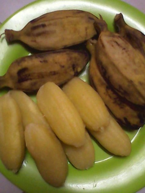 It's snack time Saging Na Saba, Filipino Snacks, Pinoy Dessert, Filipino Food, Filipino Recipes, Snack Time, Aesthetic Food, Health Food, Philippines