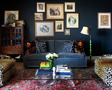 Proving that cozy and glamour are perfect companions, this space by Tampa, Florida-based Lisa Gilmore Design is a wonderfully eclectic mix of pattern, art, and color. Photography by Seamus Payne. Mix Modern And Antique, Arts And Crafts Decor, Mixing Modern And Antique Furniture, Florida Interior Design, Bright Furniture, Bedroom Inspirations Minimalist, Condo Living Room, Modern Condo, Crafts Decor