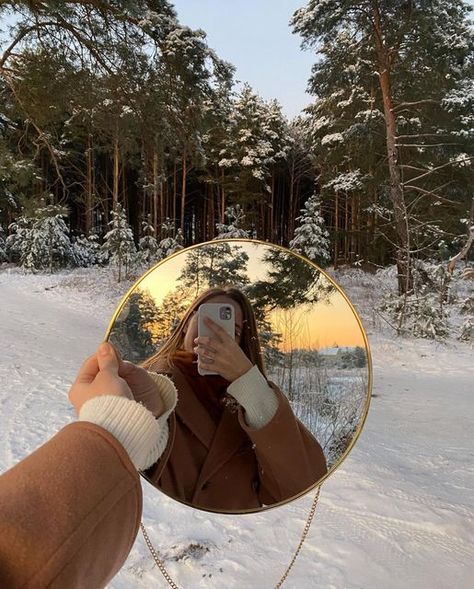 Winter Picture Frame, Winter Photoshoot Ideas, Christmas Instagram Pictures, Modelling Ideas, Winter Princess, Winter Photoshoot, Winter Inspo, Seasons Change, Winter Photo