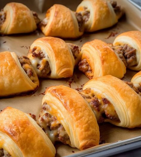 Cream Cheese Crescent Rolls, Crescent Recipes, Appetizers Easy Finger Food, Best Appetizer Recipes, Crescent Roll Recipes, Finger Foods Easy, Brunch Dishes, Interesting Food, Brunch Ideas