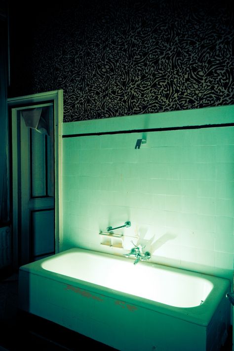 Green Apartment Aesthetic, Bathtub Shoot, Green Apartment, Neon Noir, Bathroom Aesthetic, Apartment Aesthetic, Neo Noir, The Shining, Green Aesthetic