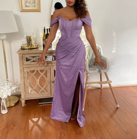 Lavender Bridesmaid Dresses Black Women, Bridesmaid Dresses Lavender, Lavender Dress Formal, Lavendar Dress, Brides Mate Dress, Dress Soiree, Bridal Maids, Lilac Prom Dresses, Lilac Bridesmaid