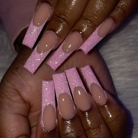 tas 🧚🏽‍♀️ on Instagram: “my love for pink 🤝 my love for glitter 🤝 my love for frenchies using @nail.hause -long lasting topcoat @shopagaloreco -xxl c curve…” Feather Nails, Long Acrylic Nails Coffin, Acrylic Nails Coffin Pink, Long Square Acrylic Nails, Acrylic Nails Coffin Short, Summer Acrylic Nails, Pink Acrylic Nails, Square Acrylic Nails, Fire Nails