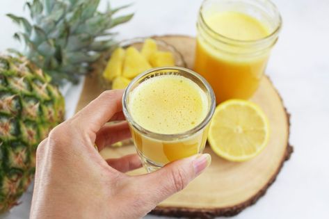 Ginger Wellness Shots, Ginger Shot Benefits, Pineapple Shots, Health Benefits Of Honey, Ginger Shot Recipe, Lemon Shots, Pineapple Detox, Turmeric Drink, Benefits Of Honey