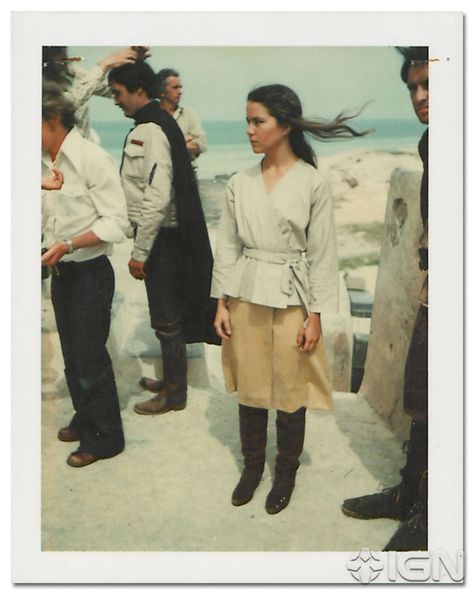 Brand-New Behind-the-Scenes Stills From Star Wars Episode IV: A New Hope --Koo Stark as Camie Star Wars Exhibition, Star Wars Opening, Star Wars Girl, Star Wars Bb8, Star Wars Episode Iv, Star Wars 1977, Star Wars Outfits, Star Wars Film, Star Wars Ships