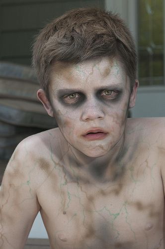 11-ZombieBeachParty-4300 Male Zombie Makeup, Undead Makeup, Kids Zombie Makeup, Zombie Halloween Costumes, Zombie Prom, Fiesta Halloween, Zombie Walk, Zombie Costume, Zombie Makeup