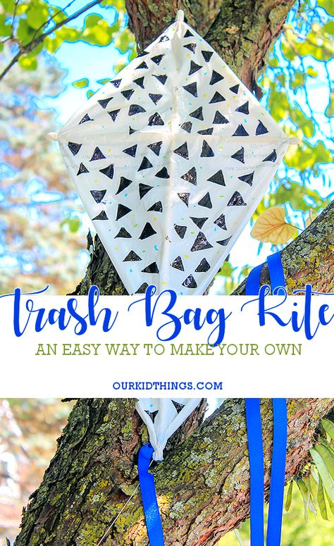 How to Make a Kite with a Trash Bag #summercraft #kitecraft #diykite #kidcrafts Diy Kites That Fly, Kite Designs Ideas, Build A Kite, Diy Kites, Make A Kite, Easy Recycled Crafts, Diy Kite, Kites Craft, Cousin Camp