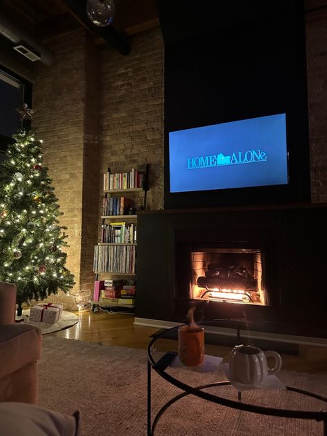 Christmas By The Fire, December Aesthetic Cozy, Doctor Insta, Aesthetic Christmas Tree, Fire Aesthetic, Winter Movies, Home Alone Movie, Cabin Aesthetic, Cozy Couch