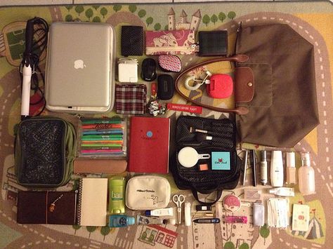 What's In My Backpack, Everyday Bag Essentials, What's In My Purse, Inside My Bag, Purse Essentials, Handbag Essentials, Girls Tote, What In My Bag, Inside Bag