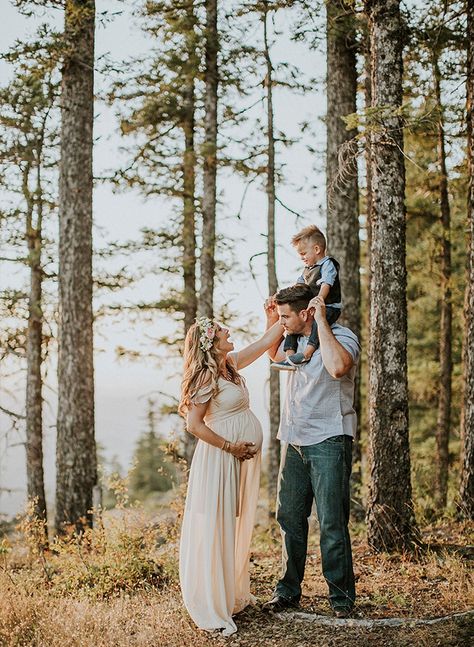 Family Maternity Pictures, Maternity Photography Family, Fall Maternity Photos, Maternity Photography Poses Outdoors, Outdoor Maternity Photos, Maternity Photo Outfits, Maternity Photography Outdoors, Maternity Photography Poses Pregnancy Pics, Baby Fotografie