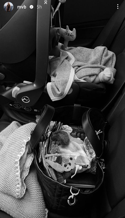 Car Seat Aesthetic, Mom Dad Baby, Pregnancy Goals, Good Morning Gorgeous, Aesthetic Roblox Royale High Outfits, Baby Boom, Baby Inspiration, Dad Baby, Hello Baby