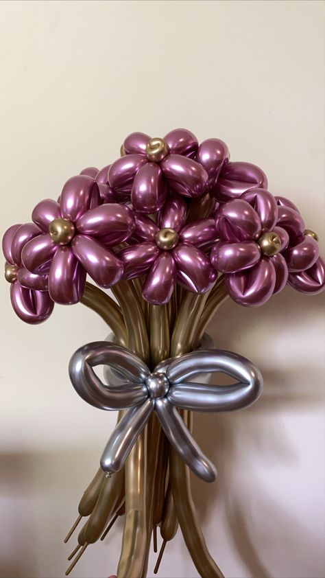 Baloon Diy, Flower Balloons Diy, Balloon Table Centerpieces, Balloon Bouquet Diy, Birthday Flowers Bouquet, Money Flowers, Balloon Crafts, Happy Birthday Wishes Cards, Candy Crafts