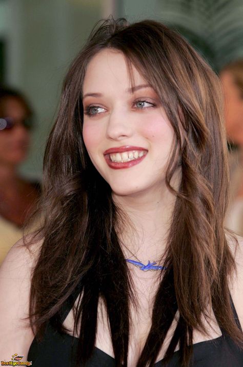 Kat Dennings Kat Dennigs, 2 Broke Girls, Kat Dennings, Christina Hendricks, Beauty Face, Pretty Face, Brown Hair, A Woman, Hollywood