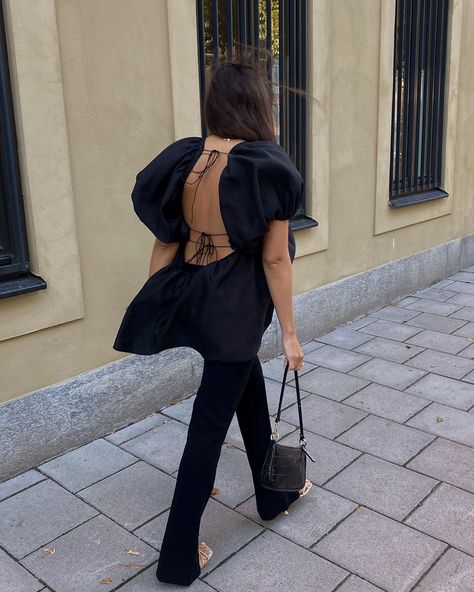 858 Likes, 25 Comments - sania claus demina (@saniaclausdemina) on Instagram: “our fall weather this year is amazing 🖤 so is this top @ceciliebahnsen via @nathalieschuterman !” Cecilie Bahnsen, Top Outfit, Fall Weather, Going Out Outfits, Summer Looks, Party Outfit, Mood Board, This Year, Capri Pants