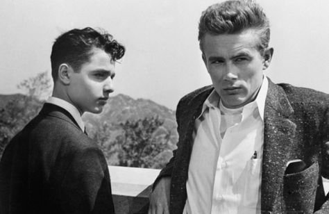 James Dean and Sal Mineo James Dean Poster, James Dean Style, Sal Mineo, Jim Stark, Nicholas Ray, James Dean Photos, Actor James, Hollywood Cinema, James Franco