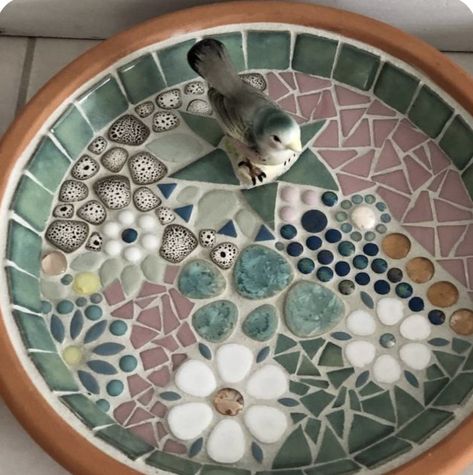 Mosaic Birdbath, Mosaic Art Diy, Mosaic Garden Art, Mosaic Birds, Mosaic Art Projects, Mosaic Stained, Mosaic Tile Art, Mosaic Artwork, Mosaic Garden