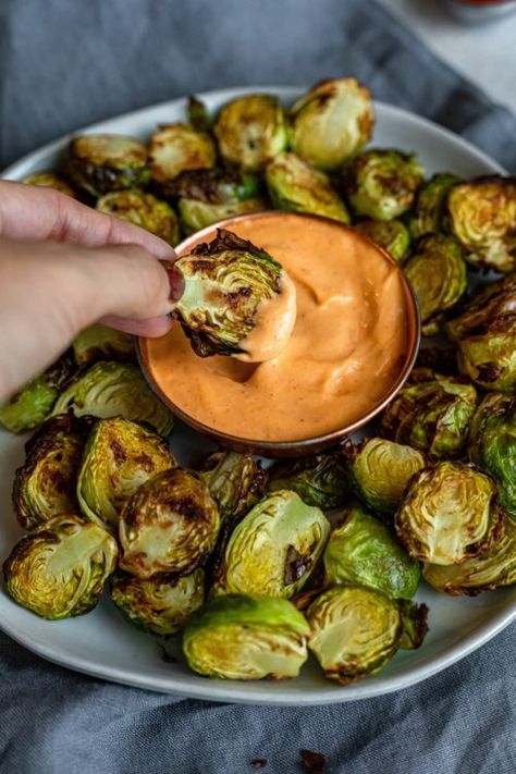 Crispy Sesame Brussels Sprouts & Sriracha Aioli - Dash of Mandi Sesame Brussel Sprouts, Crispy Brussel Sprouts Appetizer, Brussel Sprout Recipes With Dipping Sauce, Sriracha Brussel Sprouts, Brussel Sprouts Dip, Brussel Sprout Dipping Sauce, Brussels Sprout Dipping Sauce, Brussels Sprouts Appetizer, Spicy Brussel Sprouts