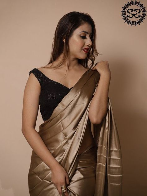 Black Sarees, Black Sequin Blouse, Kashta Saree, Golden Blouse, Saree Work, Golden Saree, Sarees For Girls, Indian Sari Dress, Indian Saree Blouses Designs