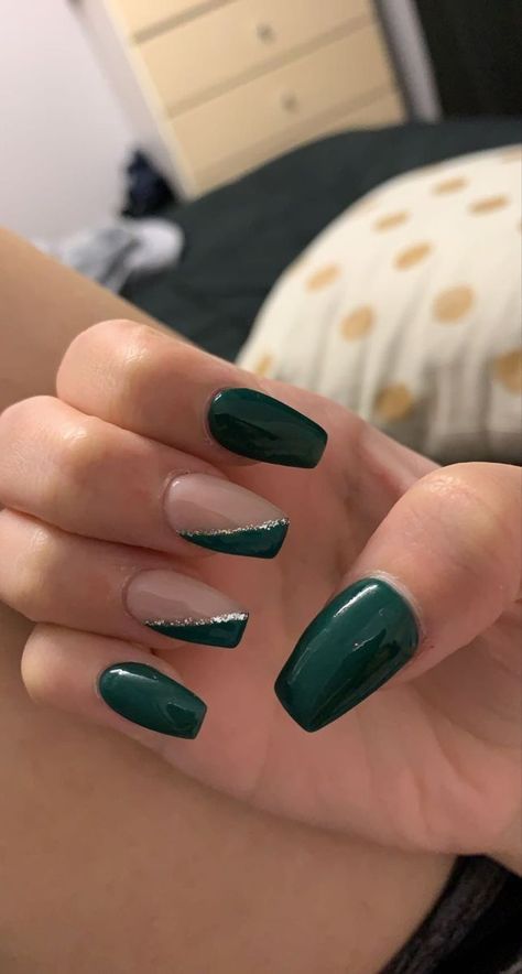 Nail Art Designs For Beginners, Nail 2023, Hoco Nails, Emerald Nails, Easy Nail Art Designs, Dark Green Nails, Green Acrylic Nails, Formal Nails, Green Nail