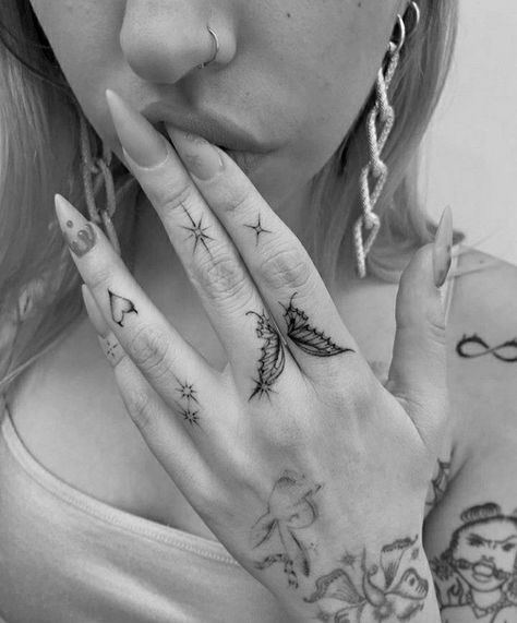 +500 Tattoo Designs | tattoo ideas | Amazing tattoo | Trendy tattoo designs. tattoos tattoo designs Tattoo ideas tattoo artist Tattoo inspiration Tattoo art Tattoo ink Tattoo cover up tattoo style Tattoo mano pin source: rastagyal420 Source by rastagyal420 Tattoo Main, Full Hand Tattoo, Tattoos Hand, Finger Tattoo For Women, Hand And Finger Tattoos, Pretty Hand Tattoos, Hand Tattoos For Women, Small Hand Tattoos, Stylist Tattoos