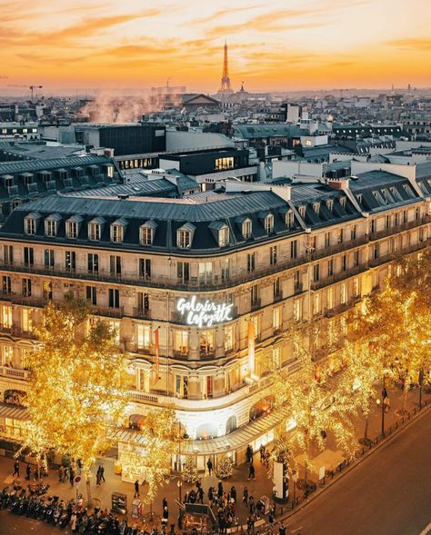 Galerie Lafayette Paris, Lafayette Paris, Winter Light, Beautiful Photos Of Nature, Paris Street, Galeries Lafayette, City Lights, Paris Skyline, Places To Travel