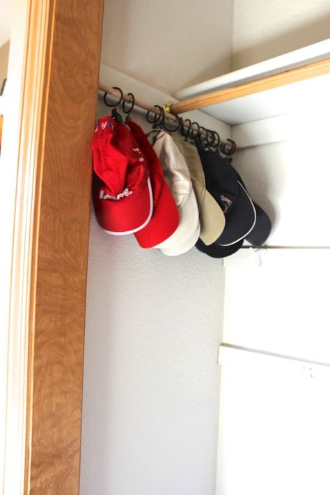 Finally, a way to store and organize our baseball caps! Neat, organized and doesn't take up tons of room! Hat Storage Ideas Closet, Storage Ideas Closet, Hat Storage Ideas, Baseball Hat Storage, Hat Rack Ideas, Ideas Armario, Baseball Caps Storage, Diy Hat Rack, Ideas Closet