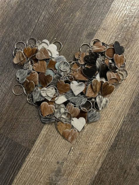 🌵Cowhide Heart Keychains. An adorable addition to your purse, luggage, keys, bookbag or ID Tag. The teens will love this one as a gift! 🌵 Cowhide will vary based on what I have in stock. Each pattern will be unique as these are made from real hair on hide cow hide. No pattern can be duplicated. Cowhide Crafts Diy Ideas, Cow Hide Projects, Cow Hide Crafts, Western Diy Projects, Cowhide Projects, Cowhide Crafts, Cowhide Accessories, Western Keychain, Boyfriend Hair